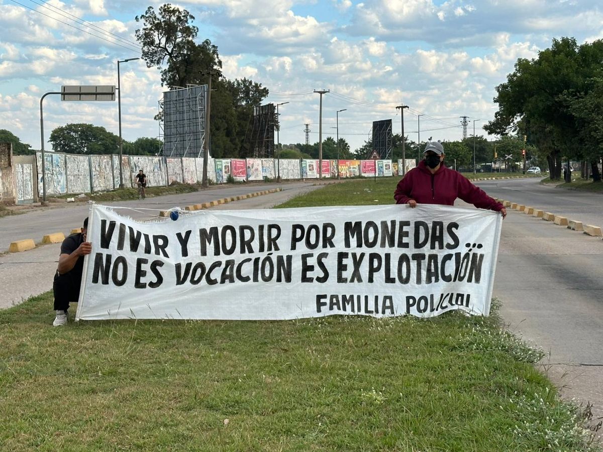Protesta en la ex sede del CRE en la ciudad de Santa Fe.&nbsp;