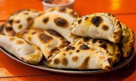 Las empanadas sanjuaninas llevan aceitunas y huevo. Las empanadas sanjuaninas llevan aceitunas y huevo.