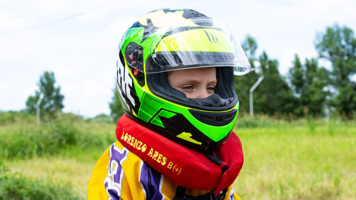 Lorenzo, el niño de 6 años que compite en carreras de moto. Lorenzo, el niño de 6 años que compite en carreras de moto.