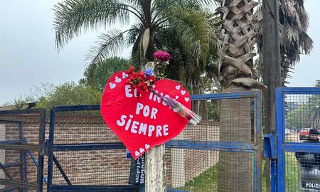 La gente despide al Indio Solari en las inmediaciones de Parque Leloir. La gente despide al Indio Solari en las inmediaciones de Parque Leloir.