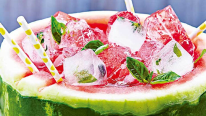 Cómo hacer sandía rellena: el trago con y sin alcohol ideal para brindar en las Fiestas