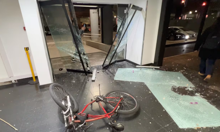 Los destrozos se produjeron en estudios de televisión cercanos al domicilio de Cristina Kirchner. Los destrozos se produjeron en estudios de televisión cercanos al domicilio de Cristina Kirchner.