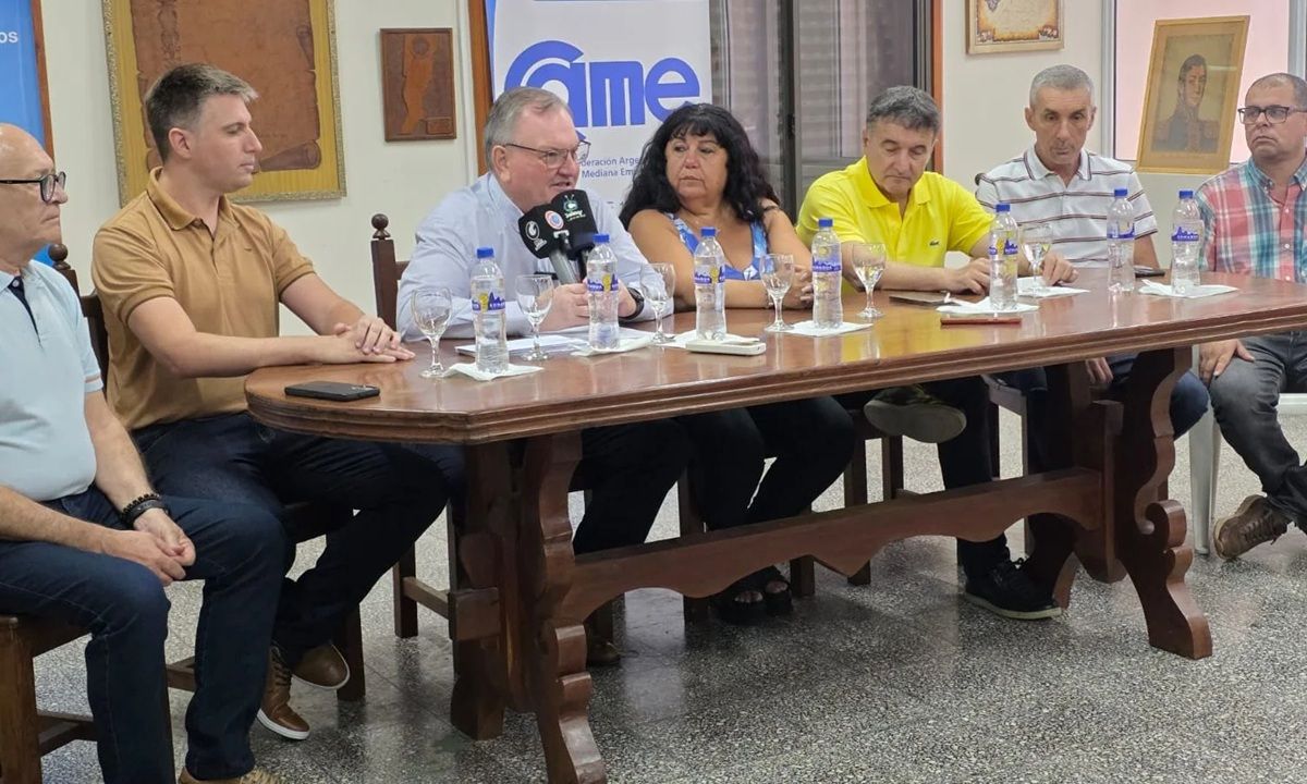 Felipe Michlig y Marcelo González desplegaron una amplia agenda de trabajo en San Cristóbal y Villa Trinidad. Felipe Michlig y Marcelo González desplegaron una amplia agenda de trabajo en San Cristóbal y Villa Trinidad.