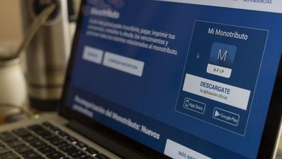 Monotributistas: cuántos dólares puedo depositar en mi cuenta para no tener problemas con ARCA