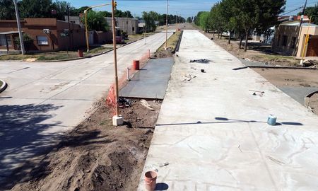 El plan de obras abarca la pavimentación del Boulevard Scalabrini Ortíz, cordón cuneta y obras pluviales con el fin de mejorar la transitabilidad de los vecinos. El plan de obras abarca la pavimentación del Boulevard Scalabrini Ortíz, cordón cuneta y obras pluviales con el fin de mejorar la transitabilidad de los vecinos.