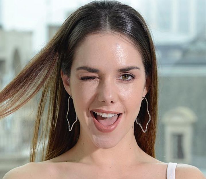 ¡Muy enamorada! Julieta Nair Calvo lució su cuerpo en Instagram con un tremendo desnudo