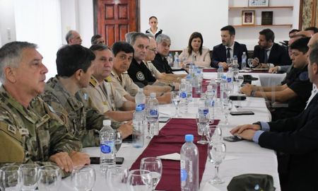 Bullrich se reunió con fuerzas federales en Rosario. Bullrich se reunió con fuerzas federales en Rosario.