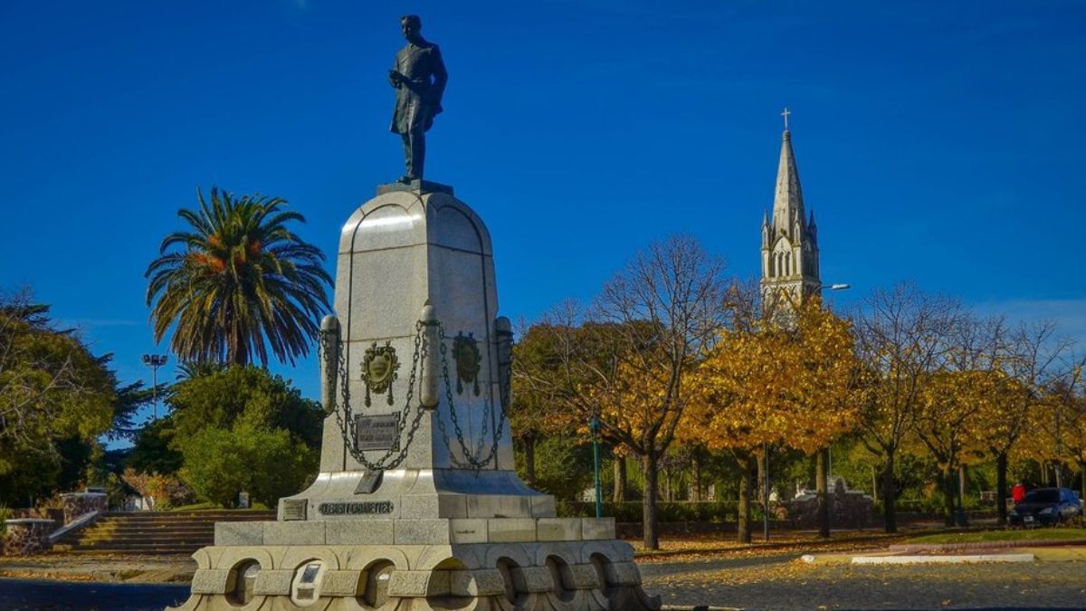 Escapada a una maravillosa ciudad francesa donde se hace la fiesta del omelette gigante.