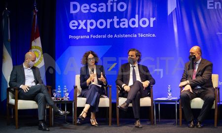 El gobernador Omar Perotti junto al canciller Santiago Cafiero, presentaron el programa Cancillería Federal que busca promover las exportaciones y renovar los mercados para las PyMEs provinciales. El gobernador Omar Perotti junto al canciller Santiago Cafiero, presentaron el programa Cancillería Federal que busca promover las exportaciones y renovar los mercados para las PyMEs provinciales.