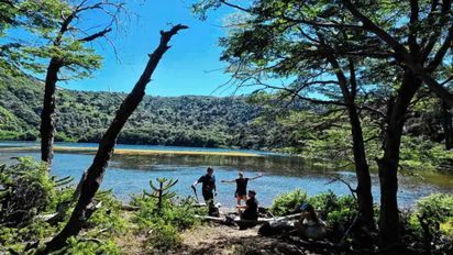 Escapada a un lago escondido de Neuquén ideal para acampar y disfrutar de la naturaleza