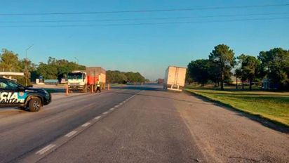 Continúa cortado el tránsito en la Ruta Nacional 34 tras un choque fatal entre camiones