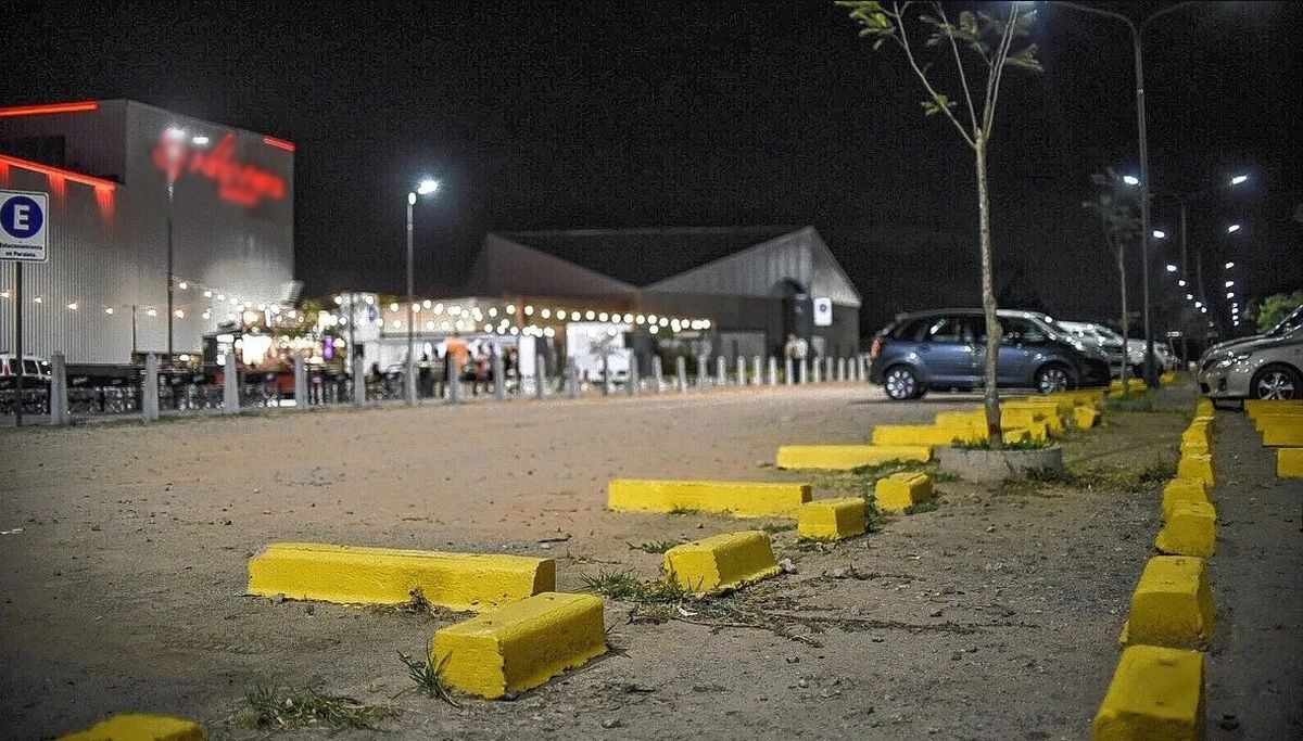 La brutal agresión que sufrió un joven durante el fin de semana en la ruta nacional 168 revivió nuevamente el tema de la seguridad en la noche santafesina.&nbsp;