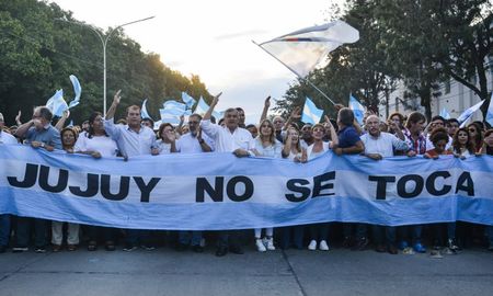 Multitudinaria marcha en Jujuy en contra del proyecto de intervenir la Justicia. Multitudinaria marcha en Jujuy en contra del proyecto de intervenir la Justicia.