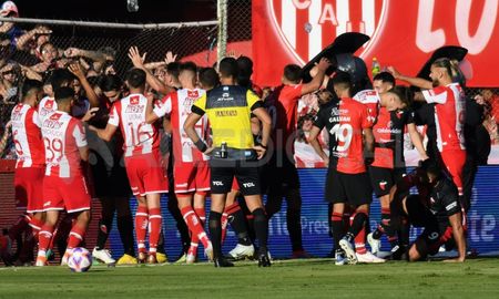 El clásico santafesino entre Unión y Colón fue muy discutido y peleado, sobre todo en el segundo tiempo. El clásico santafesino entre Unión y Colón fue muy discutido y peleado, sobre todo en el segundo tiempo.
