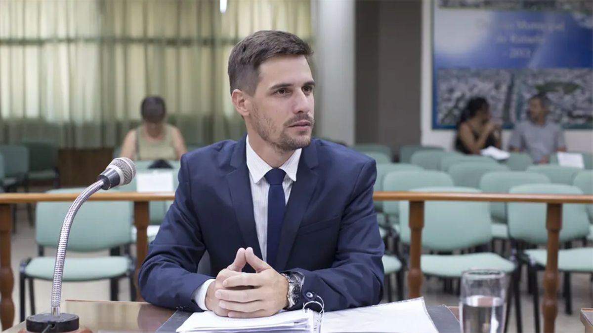 El dirigente radical Leonardo Viotti está identificado con el sector de Carolina Losada y se presenta como precandidato a intendente en la ciudad de Rafaela. El dirigente radical Leonardo Viotti está identificado con el sector de Carolina Losada y se presenta como precandidato a intendente en la ciudad de Rafaela.