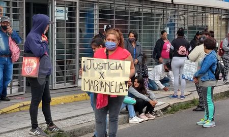 Manifestación de los familiares de la joven asesinada en Villa del Parque Manifestación de los familiares de la joven asesinada en Villa del Parque