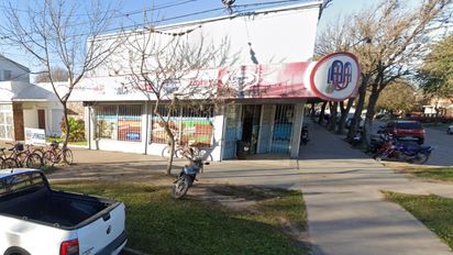 Avellaneda: le dieron un botellazo en la cabeza a un hombre mientras trabajaba en un supermercado