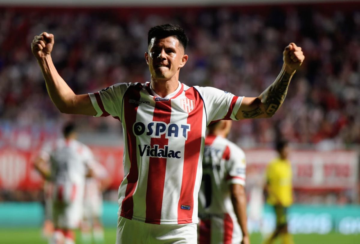 Uni&oacute;n se salv&oacute; del descenso el &uacute;ltimo martes y evit&oacute; que el duelo ante Newell's sea m&aacute;s caliente: la obligaci&oacute;n la tiene la Lepra y el tate solo piensa en los playoffs.