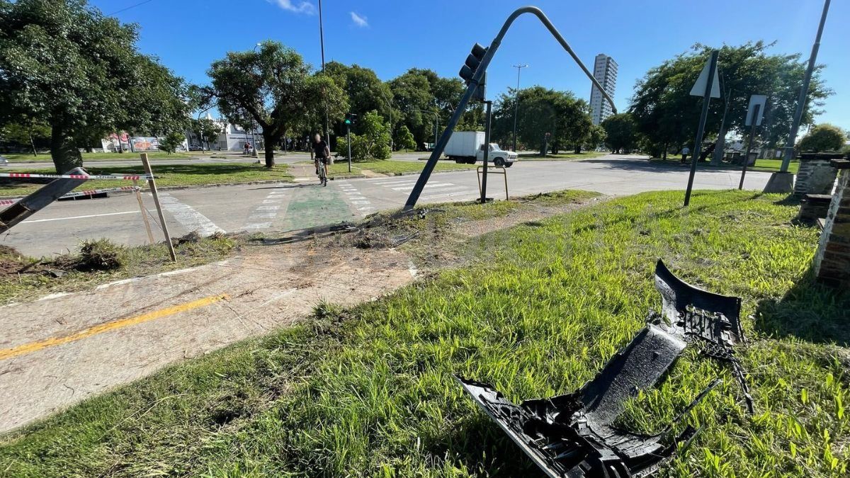 El accidente ocurrió alrededor de las 4 de la madrugada en inmediaciones de Avenida Alem y calle Calchines. 