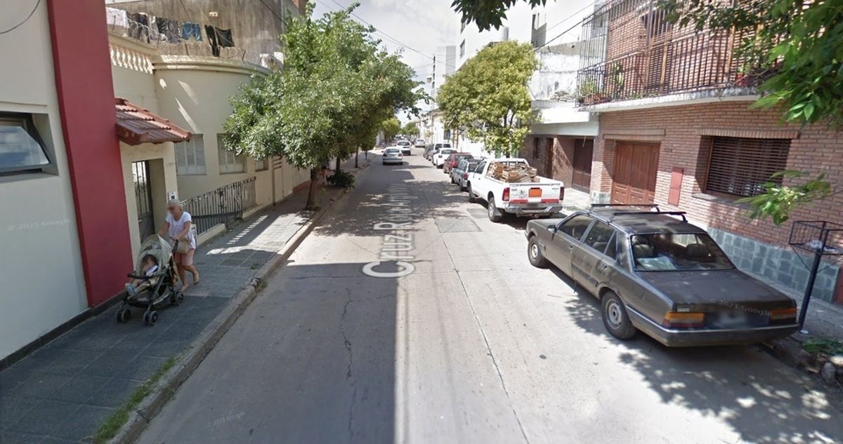 La víctima circulaba en su automóvil por calle Cruz Roja Argentina al 1800 cuando fue interceptada por dos motochorros.