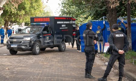 Policías y peritos en la escena del crimen de Franco Demarchi. Policías y peritos en la escena del crimen de Franco Demarchi.