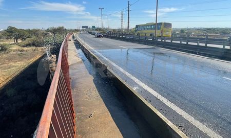 Personal de Conservación de Vialidad Nacional realizará trabajos de bacheo de transitabilidad en las juntas de los puentes aliviadores de la Ruta Nacional N° 168. Personal de Conservación de Vialidad Nacional realizará trabajos de bacheo de transitabilidad en las juntas de los puentes aliviadores de la Ruta Nacional N° 168.