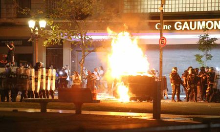 Los graves incidentes en las afueras del Congreso se produjeron tras la media sanción de la ley ómnibus. Los graves incidentes en las afueras del Congreso se produjeron tras la media sanción de la ley ómnibus.