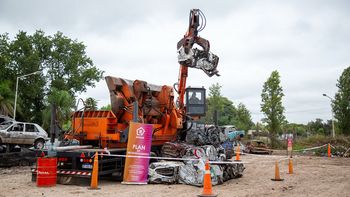 La Provincia inició en Oliveros un nuevo operativo de compactación de vehículos incautados