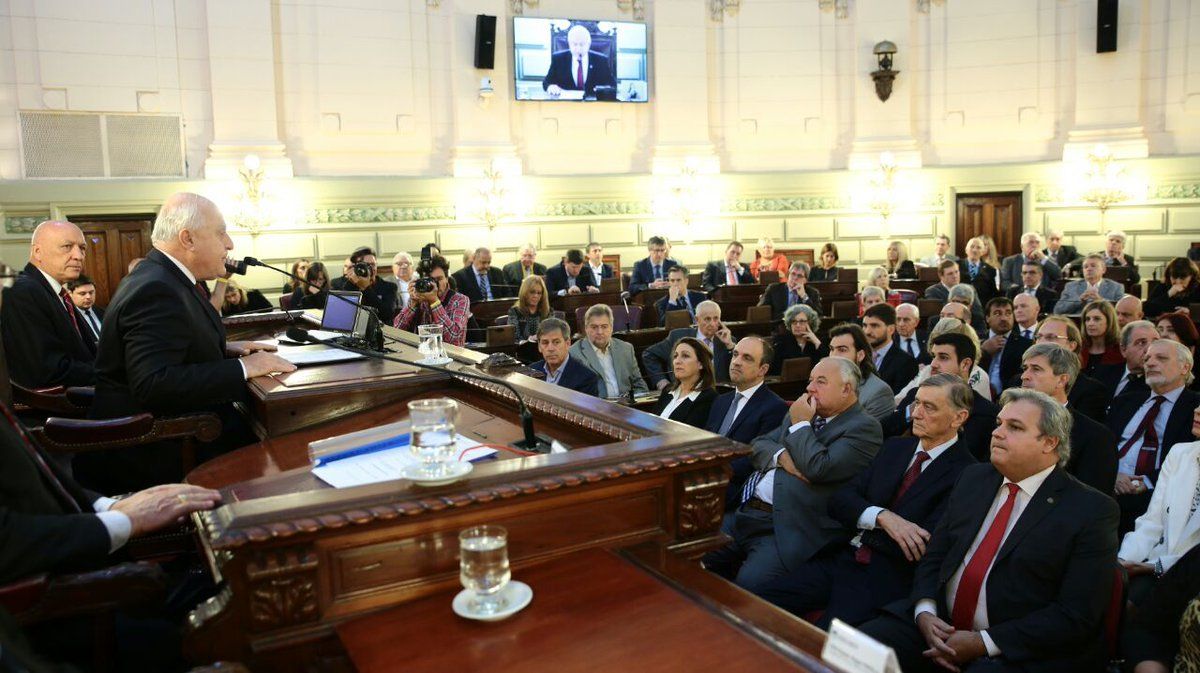 Sin dejar tema afuera, Lifschitz inauguró las sesiones legislativas