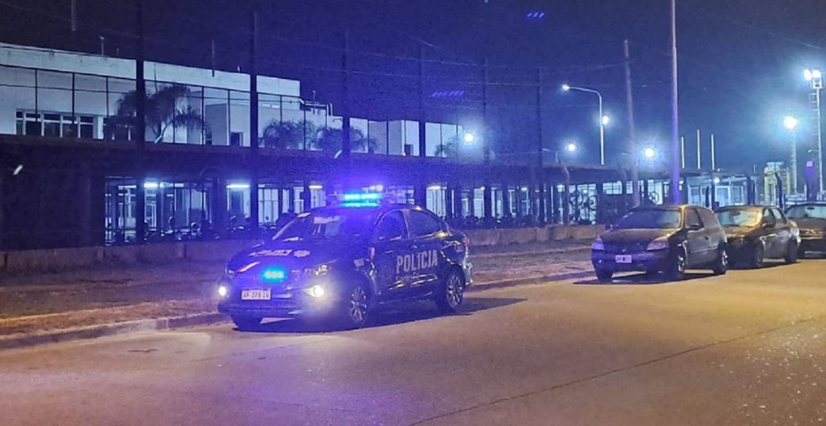 Por la balacera, policías custodiaron la empresa por unas horas.