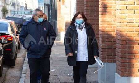 Desde el Ministerio de Salud recomiendan mantener el distanciamiento y el uso del barbijo para prevenir el contagio de covid-19. Desde el Ministerio de Salud recomiendan mantener el distanciamiento y el uso del barbijo para prevenir el contagio de covid-19.