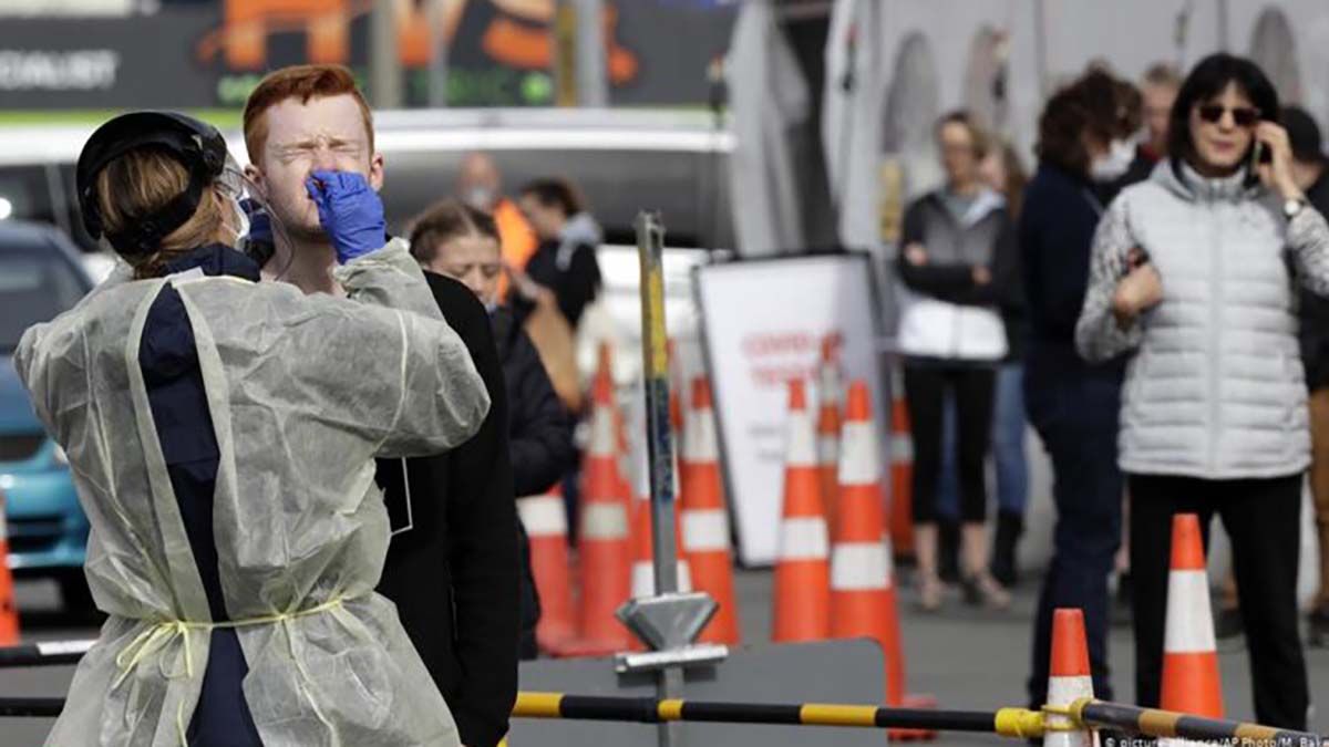 Nueva Zelanda busca prevenir la propagación de la variante Delta y retoma tres días el confinamiento.