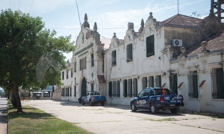 Un agente del Servicio Penitenciario fue detenido tras intentar ingresar celulares a la cárcel de Coronda. Un agente del Servicio Penitenciario fue detenido tras intentar ingresar celulares a la cárcel de Coronda.