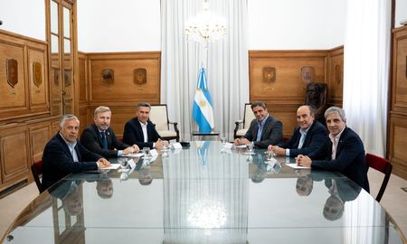 La reunión entre funcionarios del Gobierno nacional y gobernadores. La reunión entre funcionarios del Gobierno nacional y gobernadores.