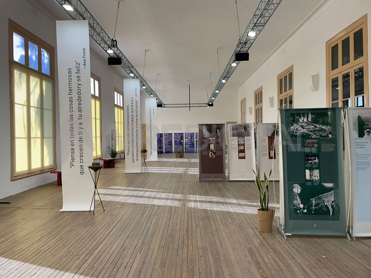 La muestra de Ana Frank ya se puede visitar en la Estación Belgrano hasta el jueves 8 de agosto.