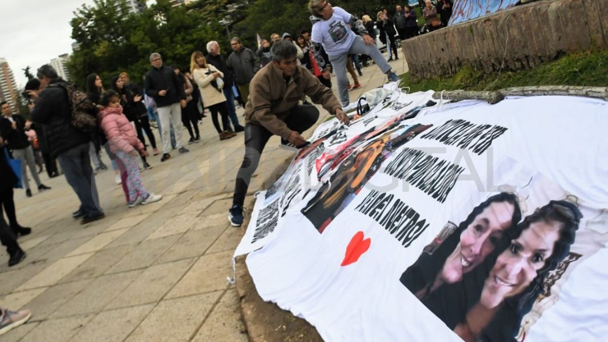 Familiares y amigos de víctimas de la violencia pidieron justicia y el fin de la violencia en Rosario.