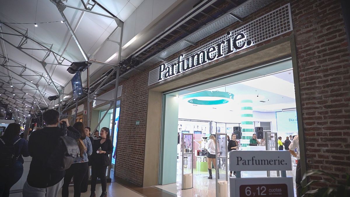 El local de Parfumerie en Santa Fe reabrió en el Shopping La Ribera.
