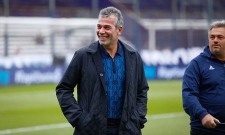 Gabriel Pellegrino renunció como presidente de Gimnasia y Esgrima de La Plata sin motivos claros. Gabriel Pellegrino renunció como presidente de Gimnasia y Esgrima de La Plata sin motivos claros.