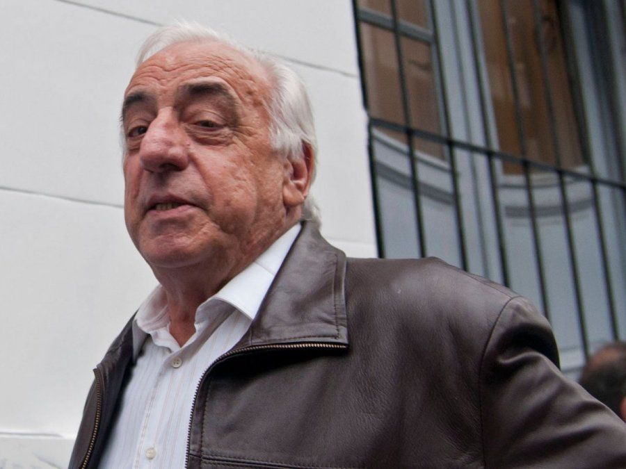 Roberto Fernández, titular de la UTA a nivel nacional, no se manifiesta sobre la situación de los choferes que trabajan fuera del Amba. Roberto Fernández, titular de la UTA a nivel nacional, no se manifiesta sobre la situación de los choferes que trabajan fuera del Amba.