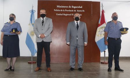 Natalio Marciani y Betina Governatori asumieron esta semana la jefatura de la Unidad Regional II de la Policía de Santa Fe. Natalio Marciani y Betina Governatori asumieron esta semana la jefatura de la Unidad Regional II de la Policía de Santa Fe.