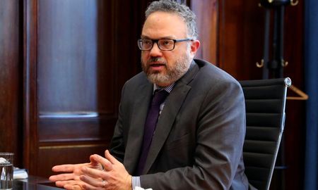 Kulfas está obligado a presentarse y será consultado por el juez y el fiscal sobre si existió alguna irregularidad, como el direccionamiento de la misma a favor del grupo Techint. Kulfas está obligado a presentarse y será consultado por el juez y el fiscal sobre si existió alguna irregularidad, como el direccionamiento de la misma a favor del grupo Techint.