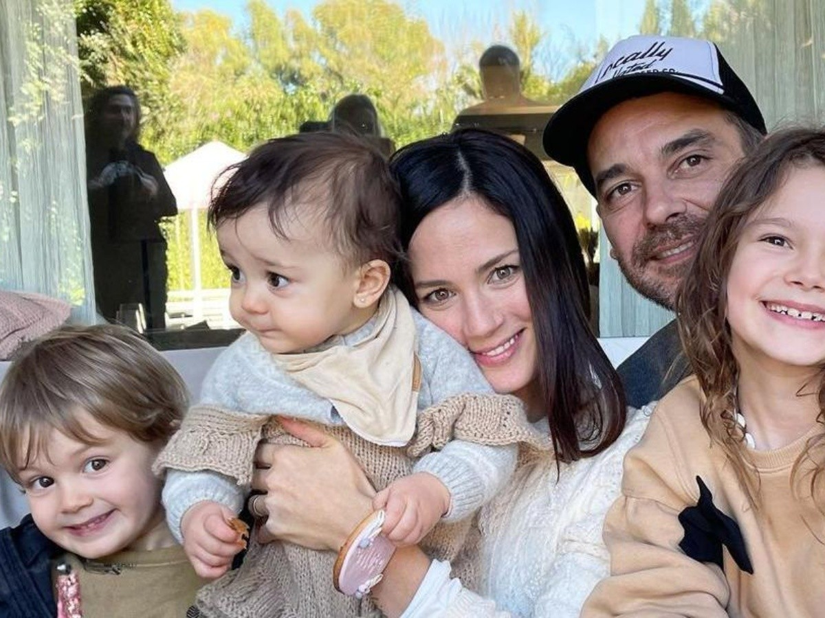 Paula está casada con Pedro Alfonso, con quien tiene a sus hijos Olivia, Baltazar y Filipa.