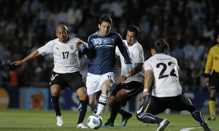 Lionel Messi recordó la eliminación de Argentina en la Copa América 2011, en cancha de Colón. Lionel Messi recordó la eliminación de Argentina en la Copa América 2011, en cancha de Colón.