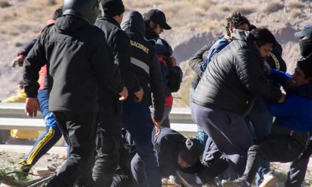 Entre los detenidos por los disturbios en Jujuy se encuentran dirigentes sociales, sindicales y docentes. Entre los detenidos por los disturbios en Jujuy se encuentran dirigentes sociales, sindicales y docentes.