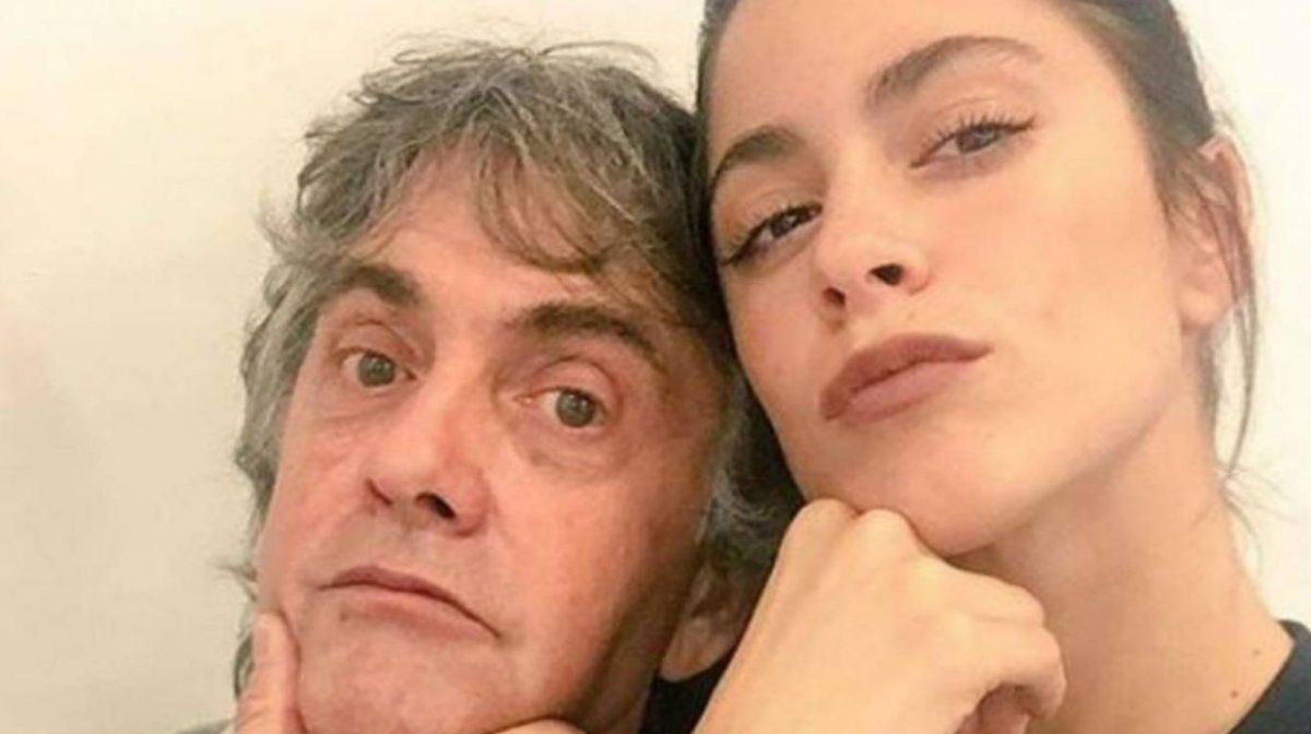Alejandro Stoessel acompañó a Tini en sus giras por el exterior.