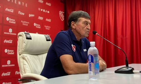 Julio César Falcioni, DT de Independiente, dio positivo de coronavirus y no podrá dirigir ante Racing por la Copa de la Liga. Julio César Falcioni, DT de Independiente, dio positivo de coronavirus y no podrá dirigir ante Racing por la Copa de la Liga.