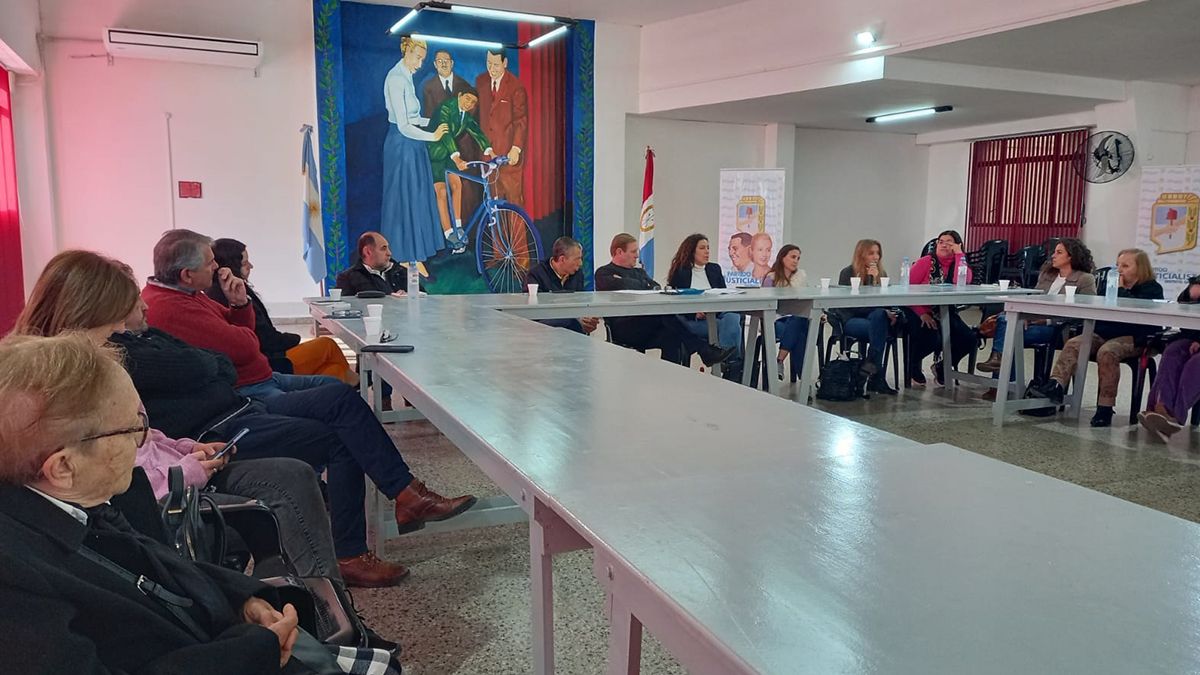 En el encuentro de este sábado, se analizaron diferentes cuestiones internas del peronismo, pero donde también se abordaron temas de la coyuntura. Claro está, se tocó el tema de la reforma de la Carta Magna. En el encuentro de este sábado, se analizaron diferentes cuestiones internas del peronismo, pero donde también se abordaron temas de la coyuntura. Claro está, se tocó el tema de la reforma de la Carta Magna.
