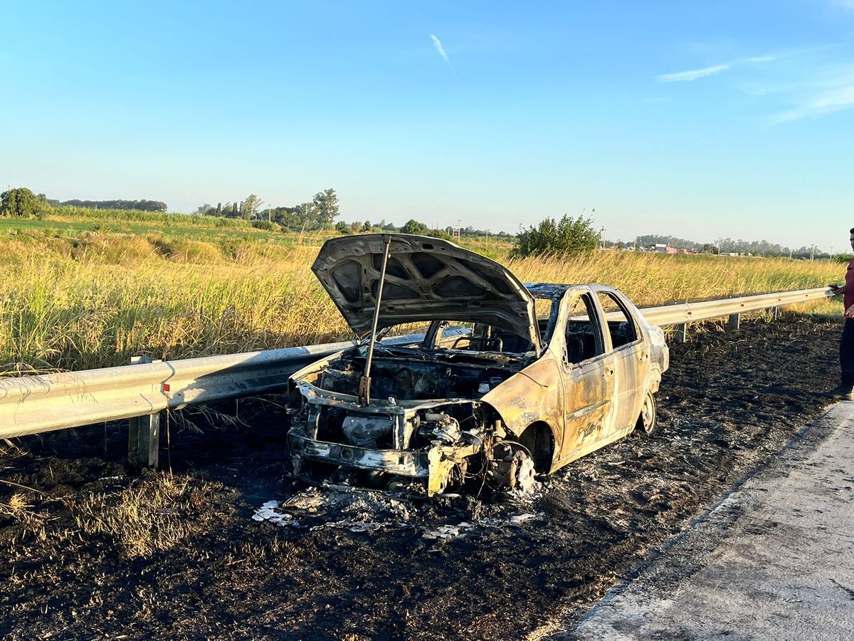 El incendio ocurrió cerca del cruce de la Circunvalación con la ruta 70
