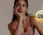 Entre sus libros favoritos aparecen éxitos de Rebecca Yarros, Sarah J. Maas, Holly Black y Florencia Bonelli, autoras que dominan el fenómeno de BookTok. Entre sus libros favoritos aparecen éxitos de Rebecca Yarros, Sarah J. Maas, Holly Black y Florencia Bonelli, autoras que dominan el fenómeno de BookTok.