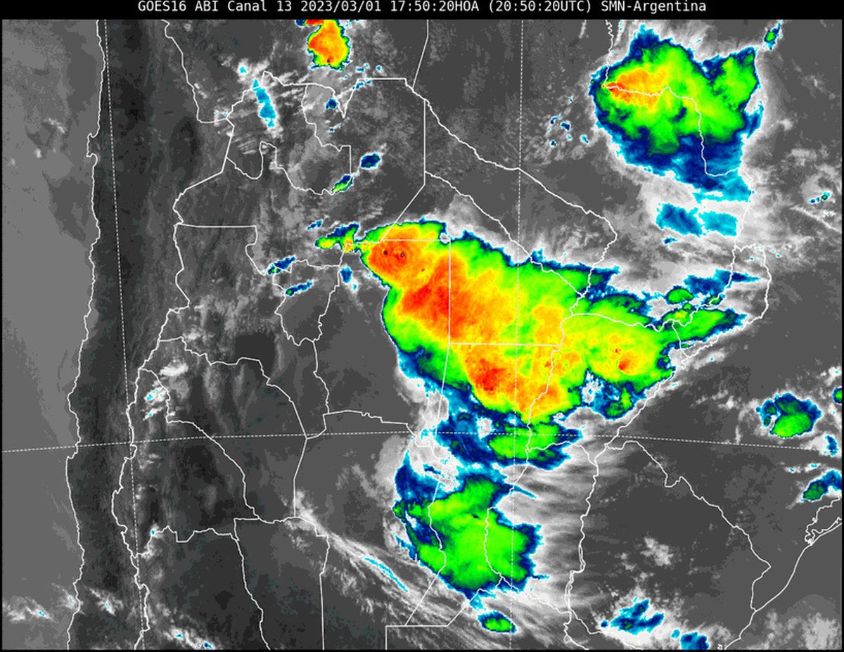 En la imagen satelital se observa abundante nubosidad asociada a inestabilidad sobre nuestra provincia. Se registran lluvias y tormentas en diferentes puntos de la bota.